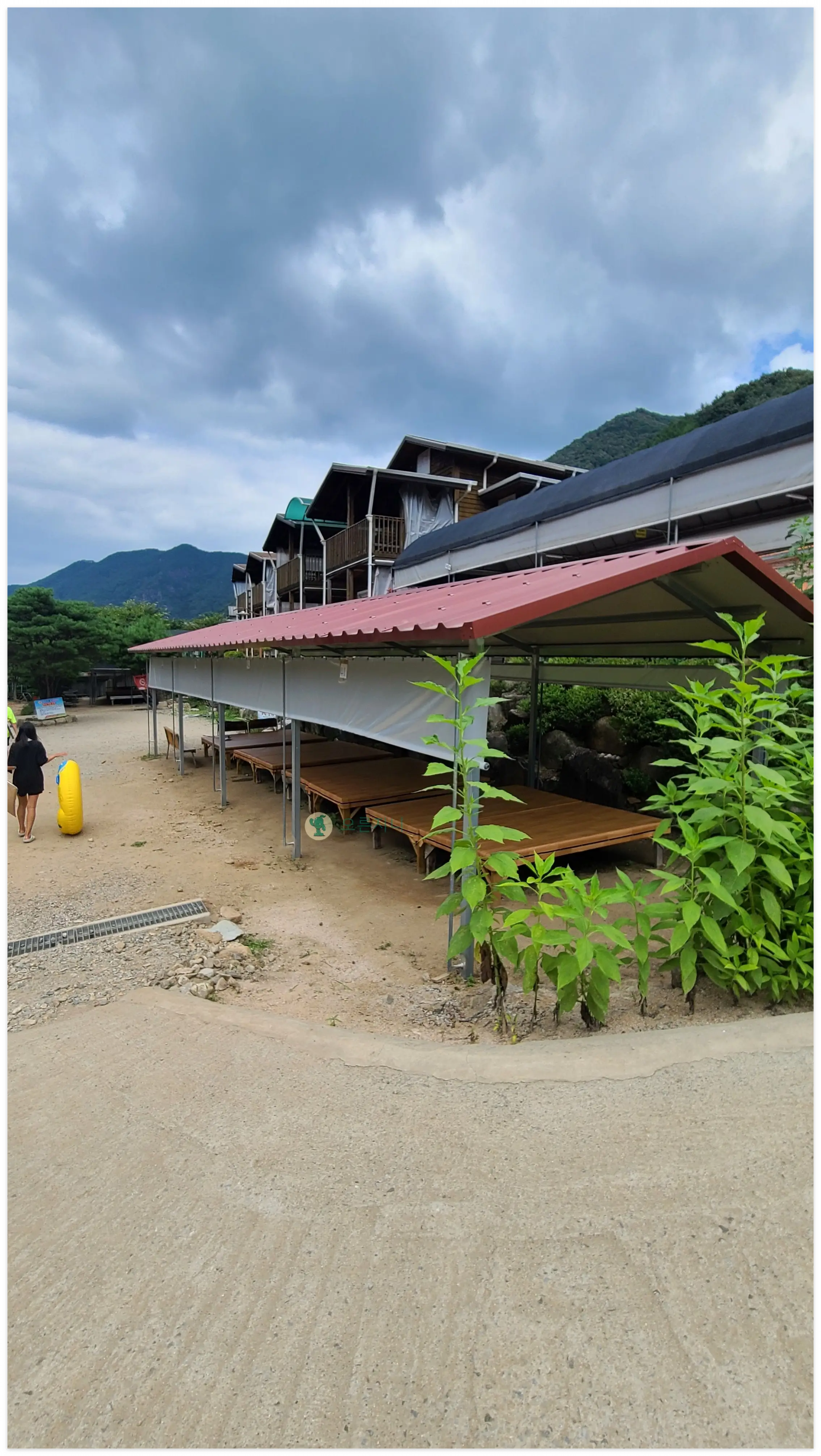 쌍곡계곡-송화펜션-평상모습