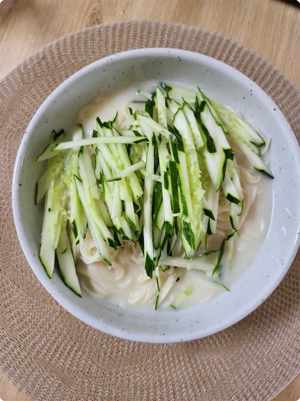 시원한 콩국수 한사발
