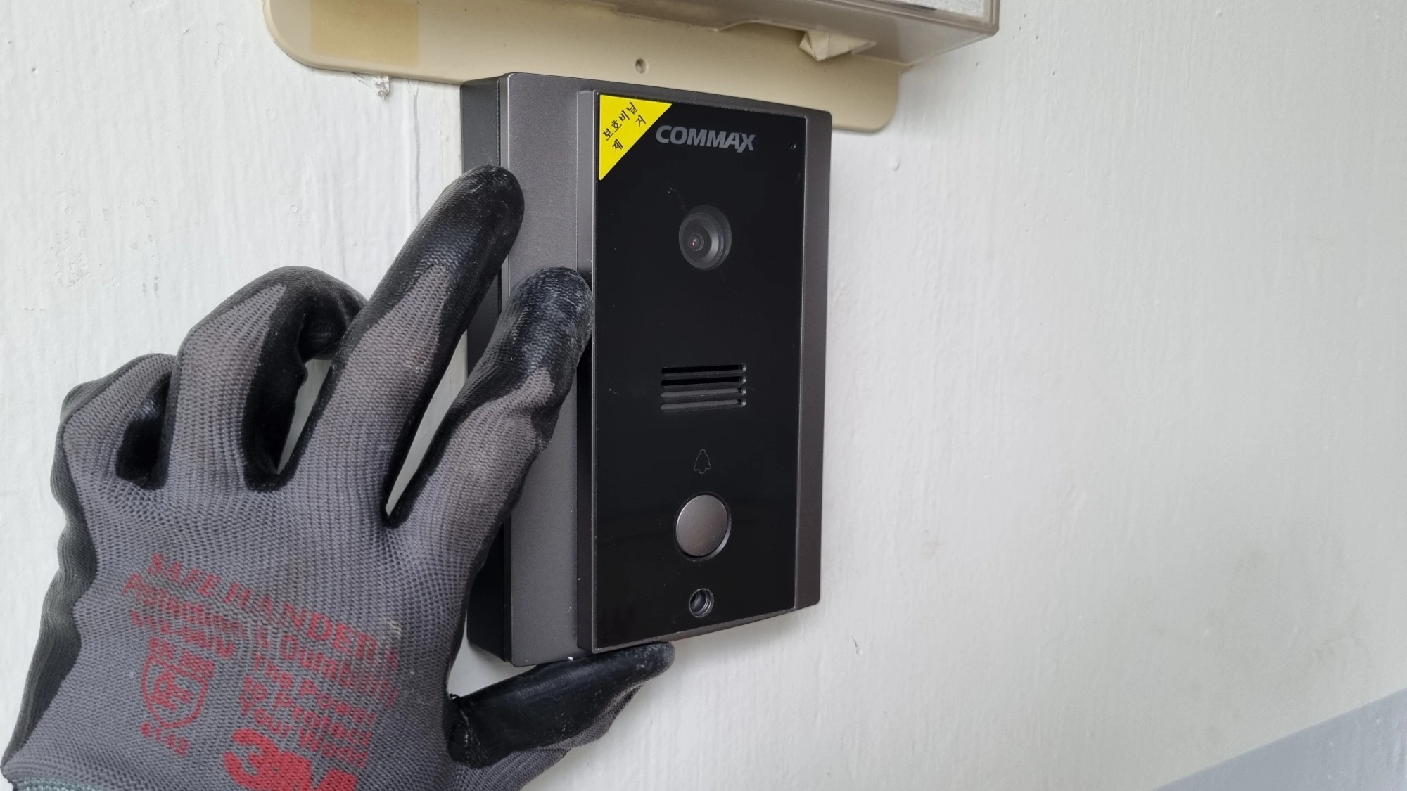 카메라 초인종 설치 완료 모습