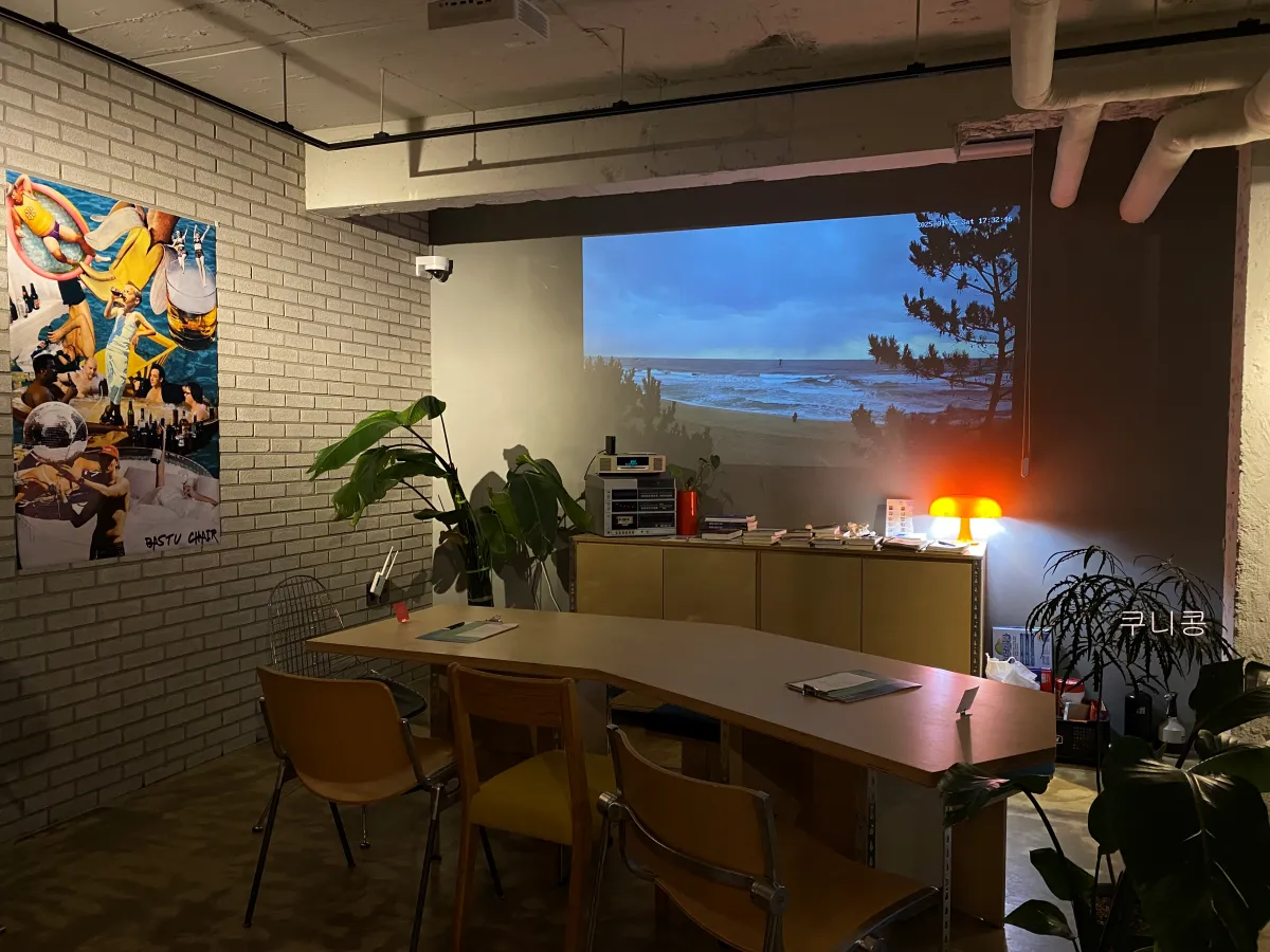 강릉역-근처-뚜벅이-여행-감성-숙소-추천-마커스호스텔-카페이용후기