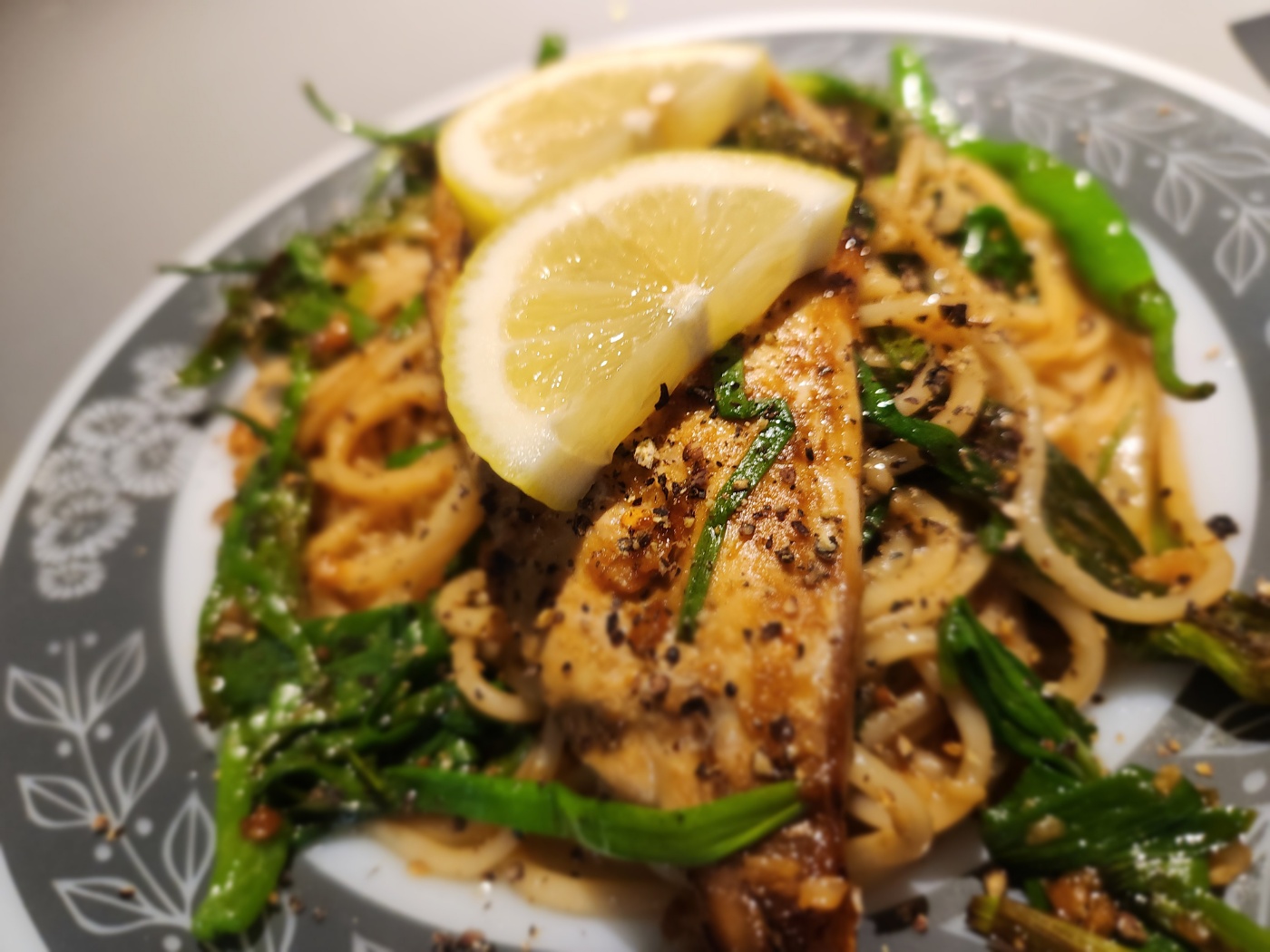 첫째 주에만 만날 수 있는 수월의 고등어볶음국수