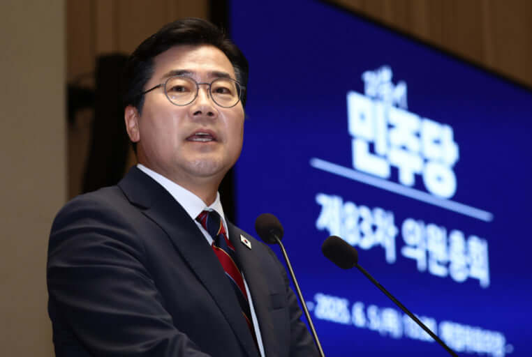 박찬대, “이재명 곁 지키겠다”…당 대표 출마 선언