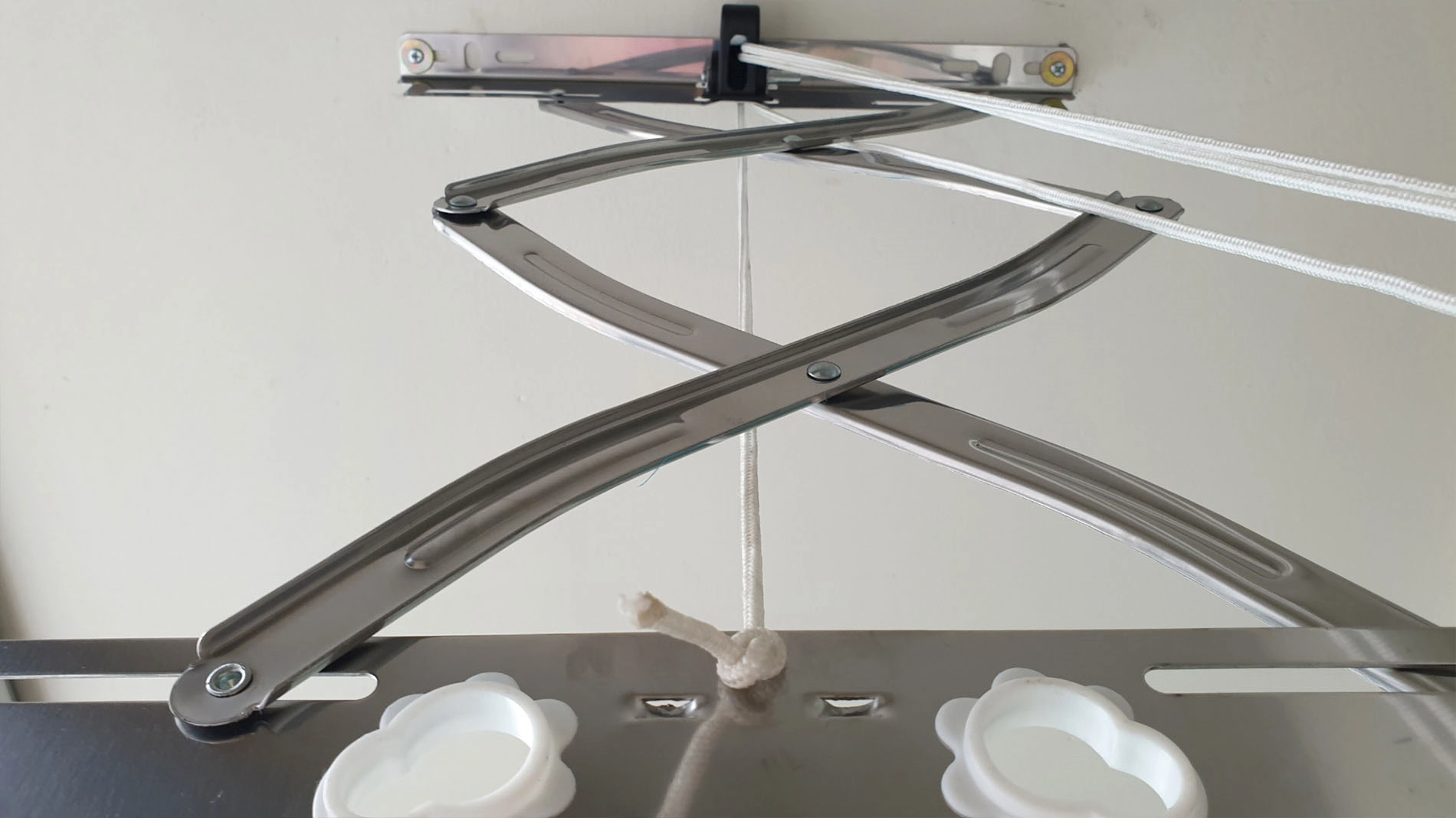 건조대 줄 묶은 모습