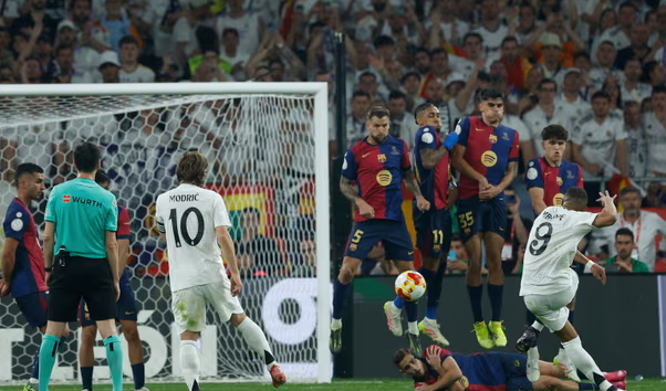 음바페의 프리킥 관련 사진