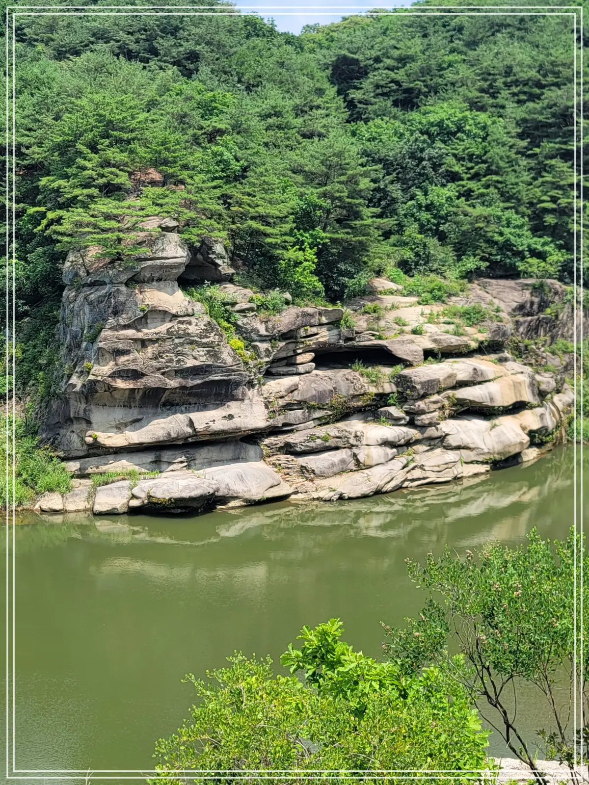 한탄강-주상절리길-샘소쉼터-앞 전경-확대