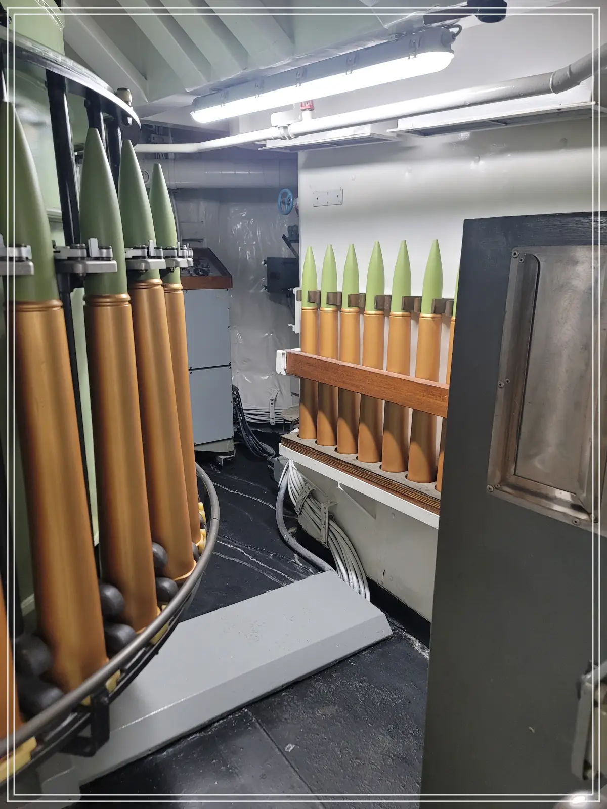 마산함-포탄-적재실-우