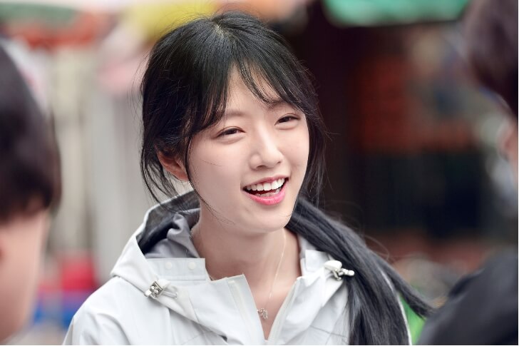 긴머리여성의모습