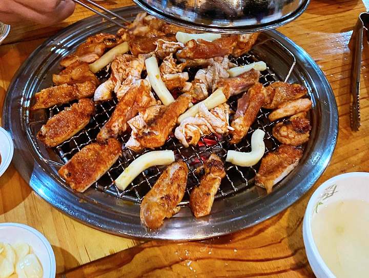 식객 허영만 백반기행 박은영 편 숯불 닭갈비 닭목살 닭발 비빔 막국수 묵밥 관악 신림 맛집 소개