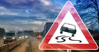 장마철 교통안전 팁! 비 오는 날 꼭 지켜야 할 보행자·운전자 수칙