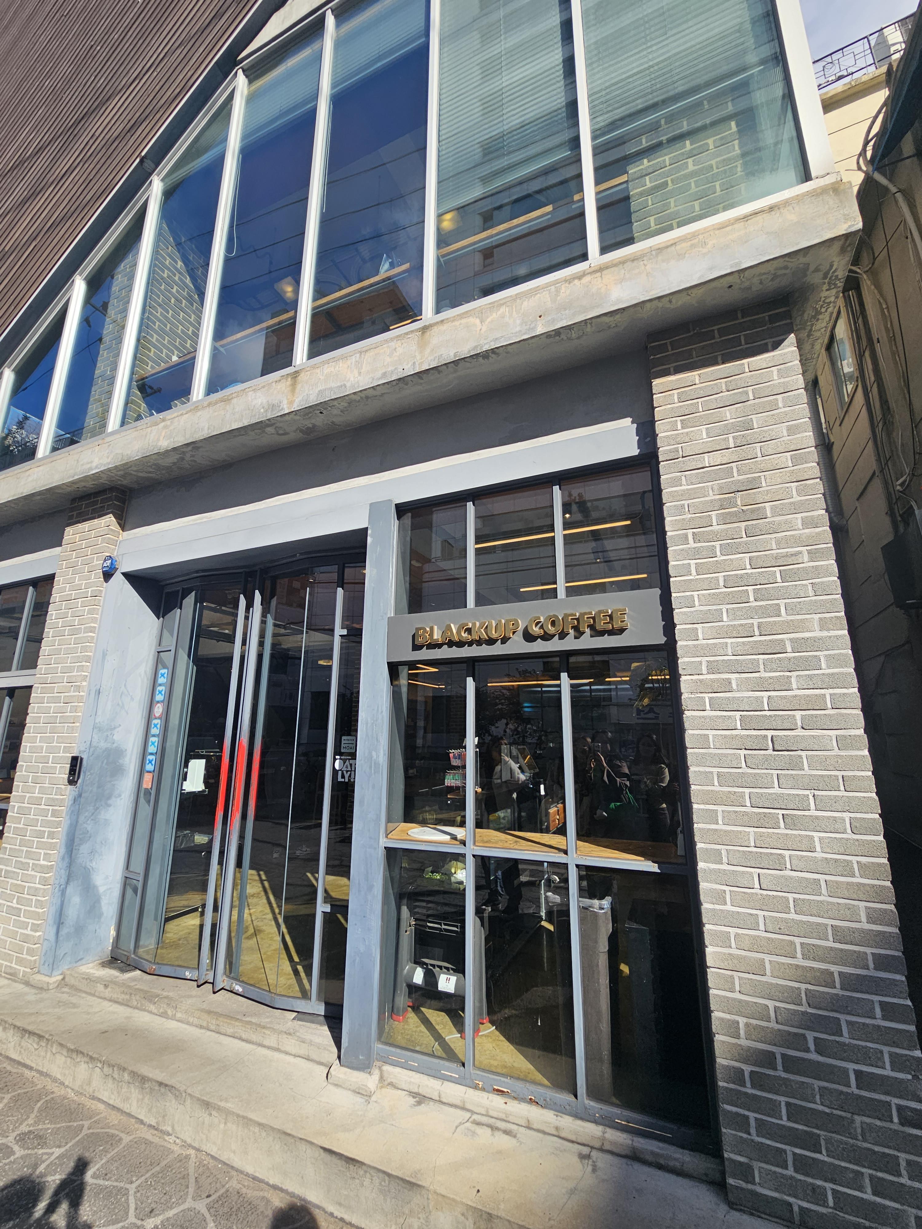 블랙업커피 외관
