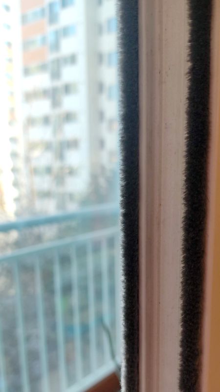 창문 옆쪽에 모헤어 넣는곳에 모헤어가 들어간 사진
