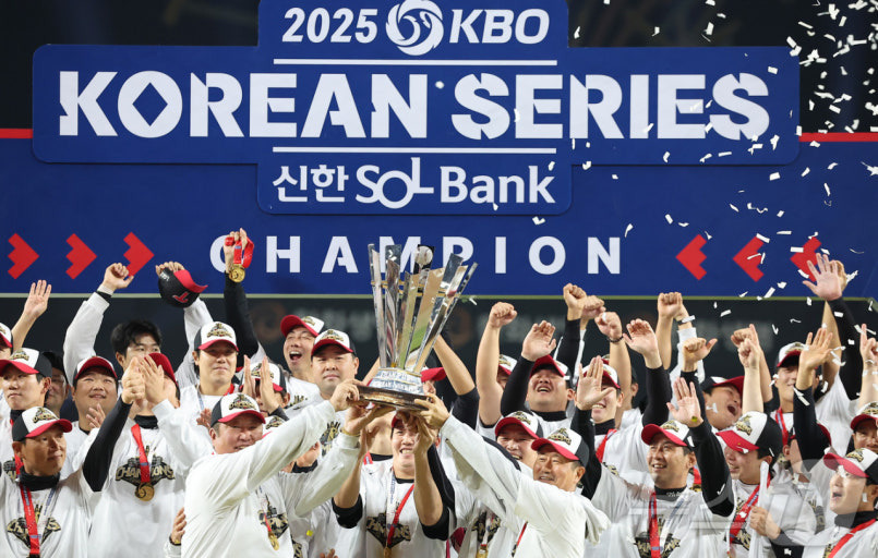 우승팀 LG 투수보강으로 왕조 건설 준비 장시환 김민수 전격 영입