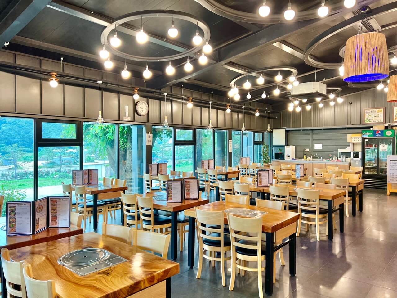 전등사 남문식당 내부