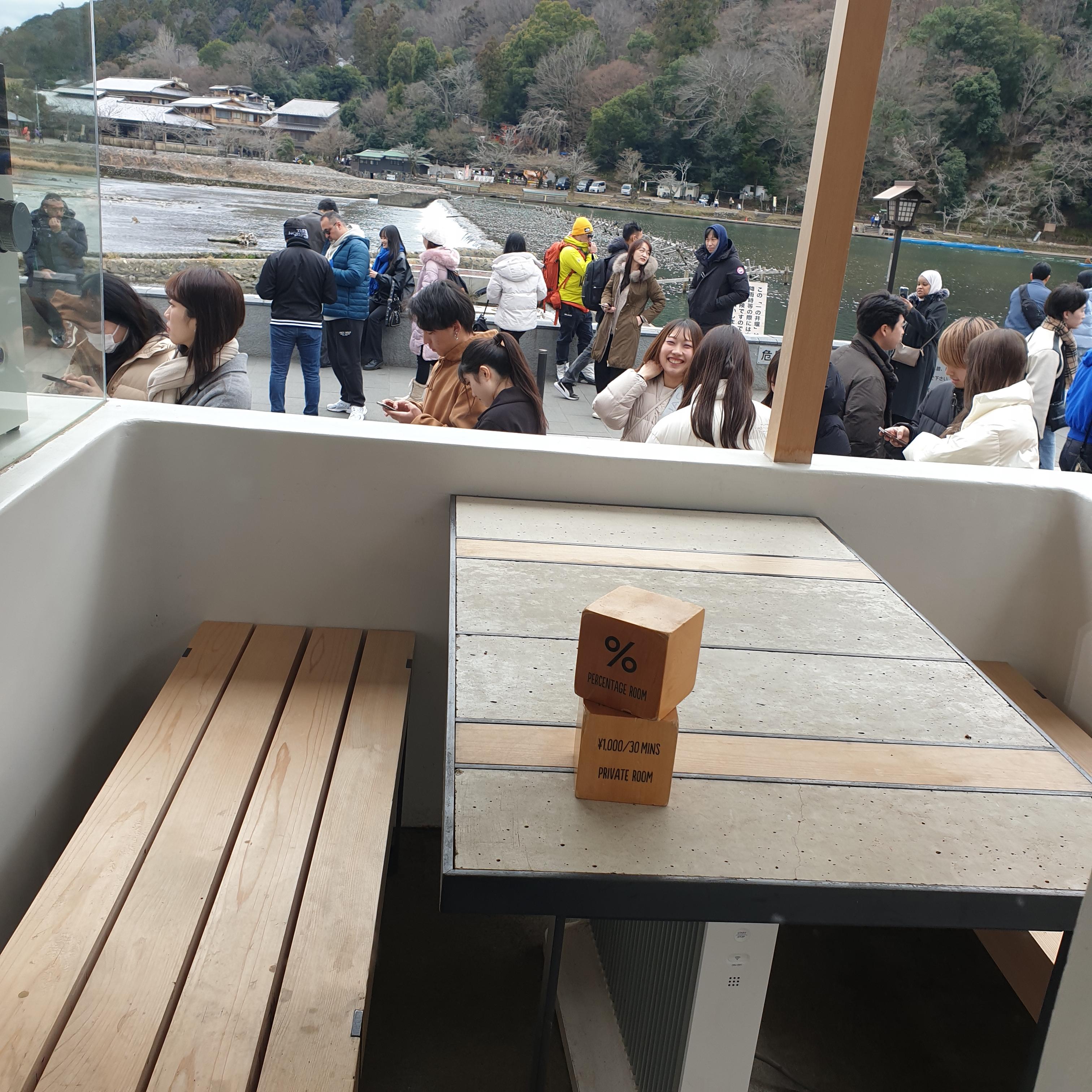 교토 카페 투어 ③ 구라스 교토 스탠드, 응 카페, 커피샵 마루야마_응 카페_매장 내 좌석