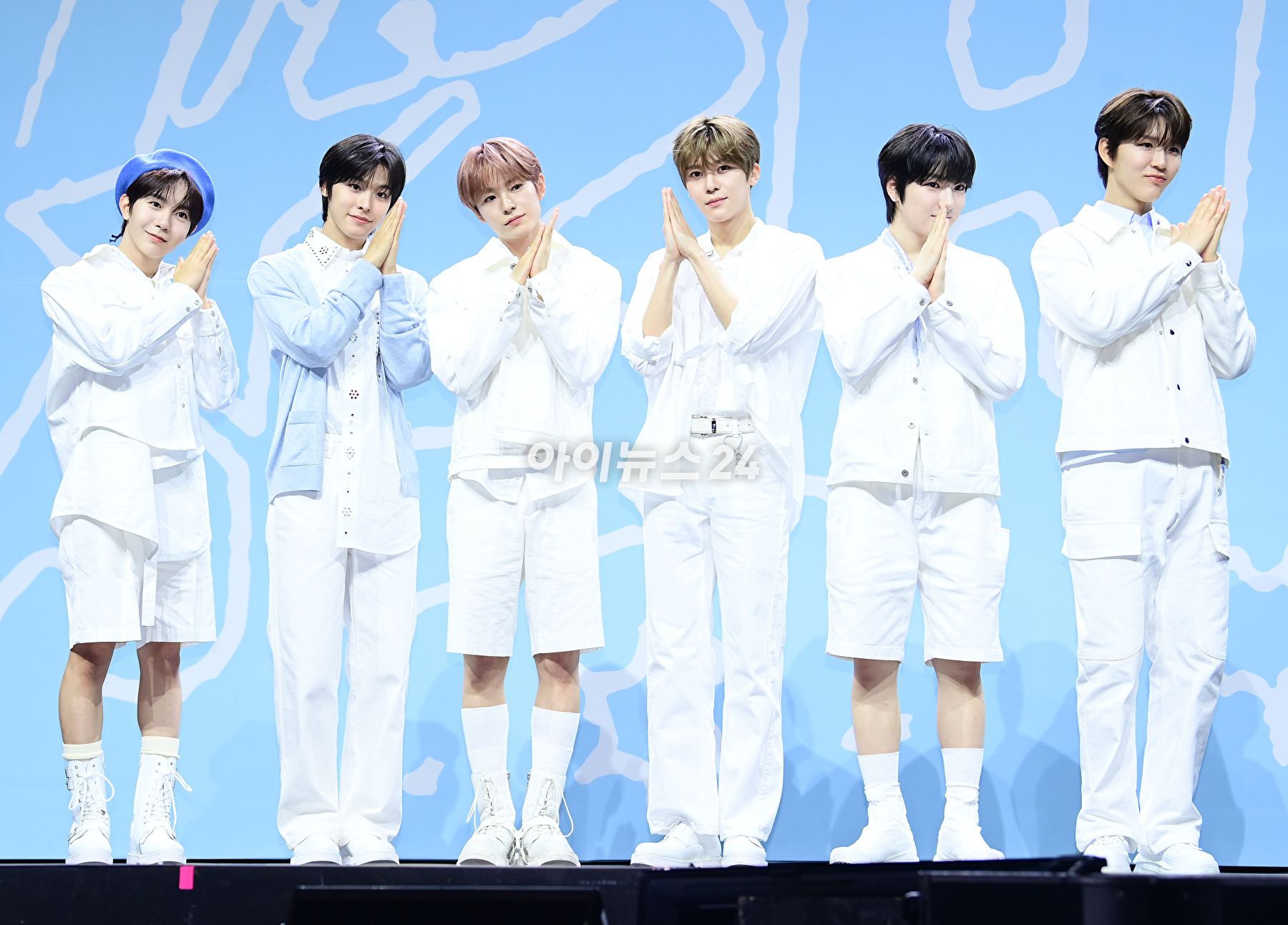 그룹 NCT 위시가 4일 오후 서울 용산구 한남동 블루스퀘어에서 열린 NCT WISH(엔시티 위시) 위시스 위시리스트(NCT WISH&rsquo;s WISHLIST)' 쇼케이스에 참석하고 있다. [사진=정소희 기자]