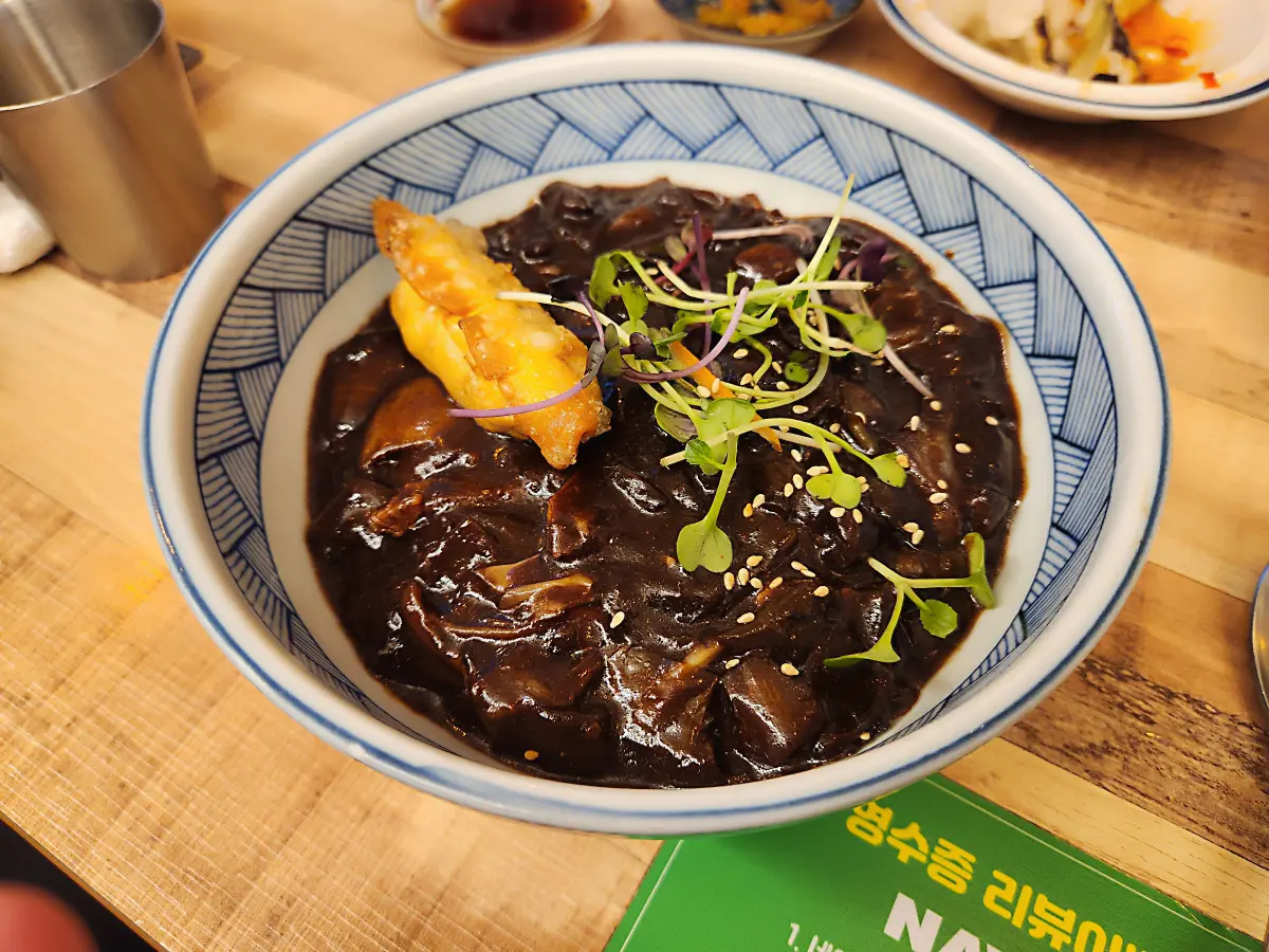 마곡-중식-맛집-리리반점-짜장면-튀김만두-새싹잎-플레이팅