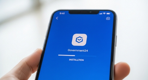 정부24 앱 설치 중인 스마트폰 화면