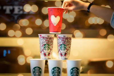 일회용 종이컵 탑 사진