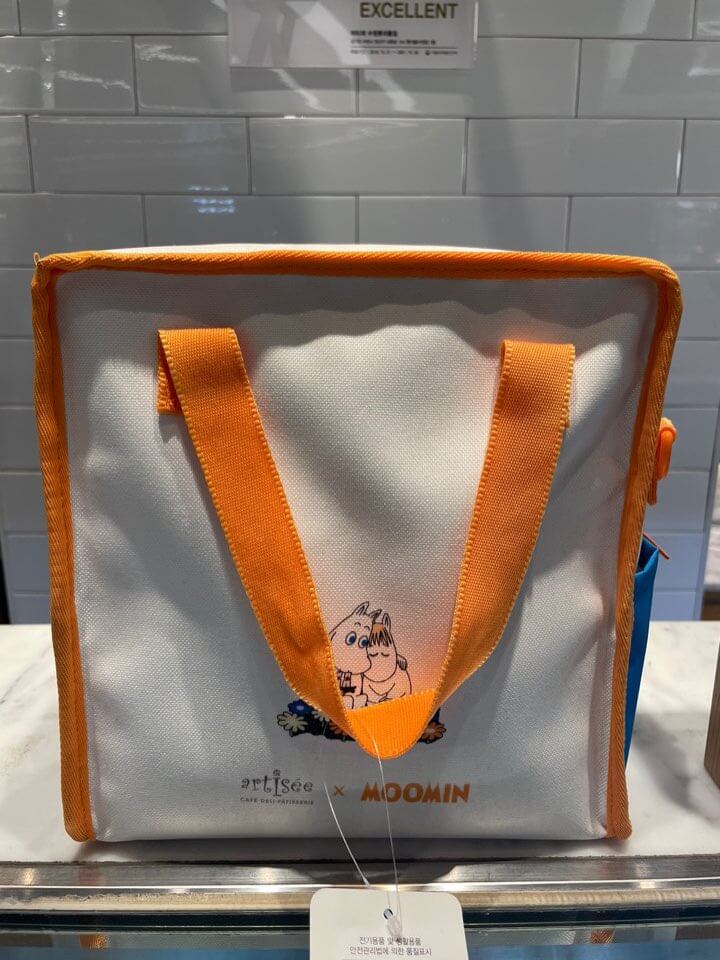 진열된-아티제-무민-보냉백