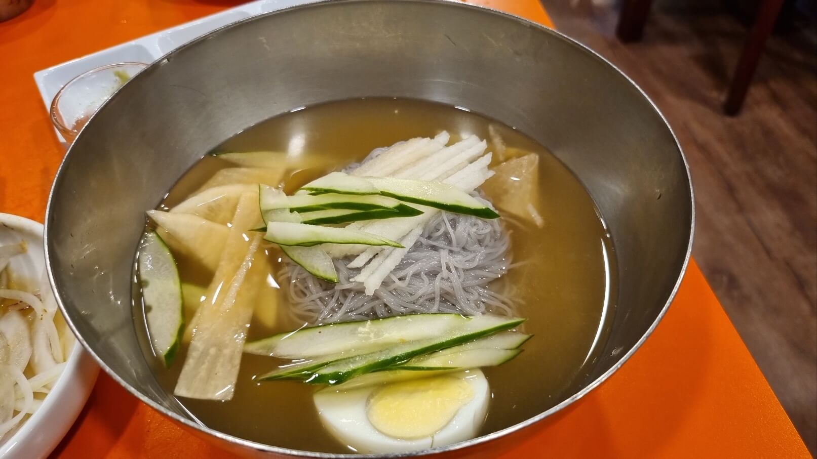 물냉면