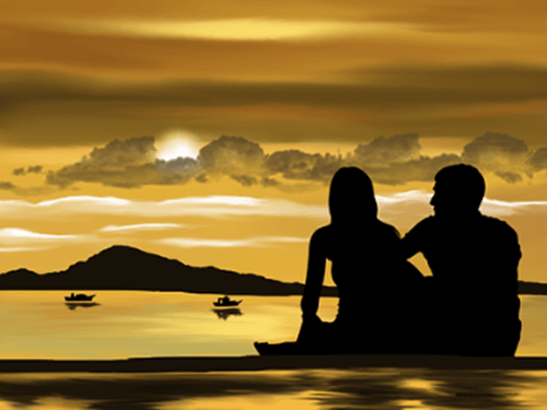 사랑하는 남녀가 해가 지는 바닷가에서 사랑스럽게 이야기를 나누는 모습입니다