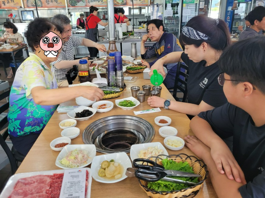 홍천 사랑말 한우 식당 내부 모습