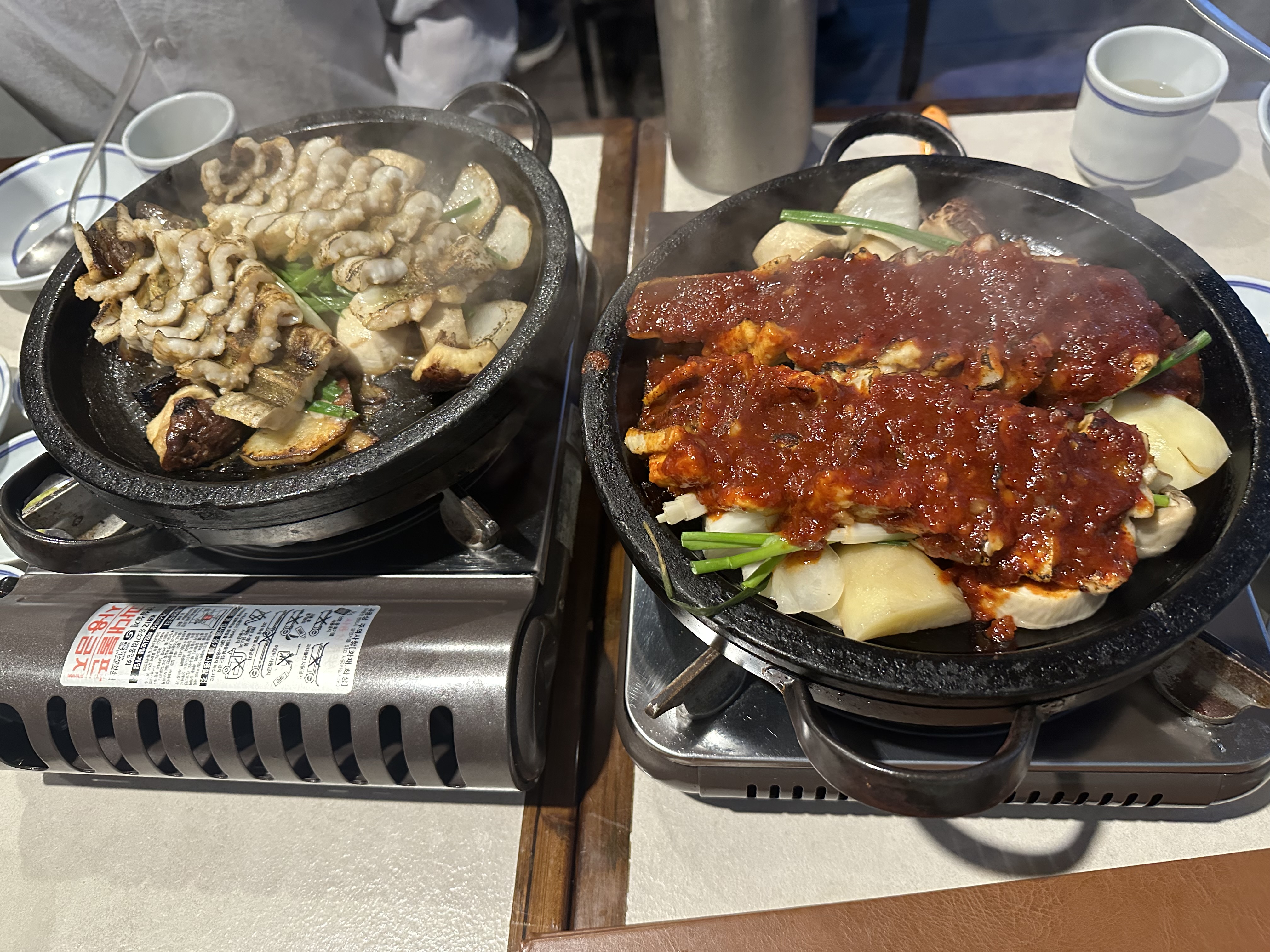 서울 용산 삼각지 장어 맛집 돌판장 추천(돌판에 굽는 자연산 바다장어, 장어 소금구이, 장어 양념구이, 장어구이 1인분 25,000원, 독특한 장어 초밥, 직원 친절, 내부 인테리어 예쁨, 가게 청결, 2층 구조, 용산 회식장소 추천)