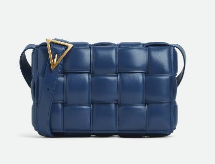 보테가베네타 패티드 카세트백