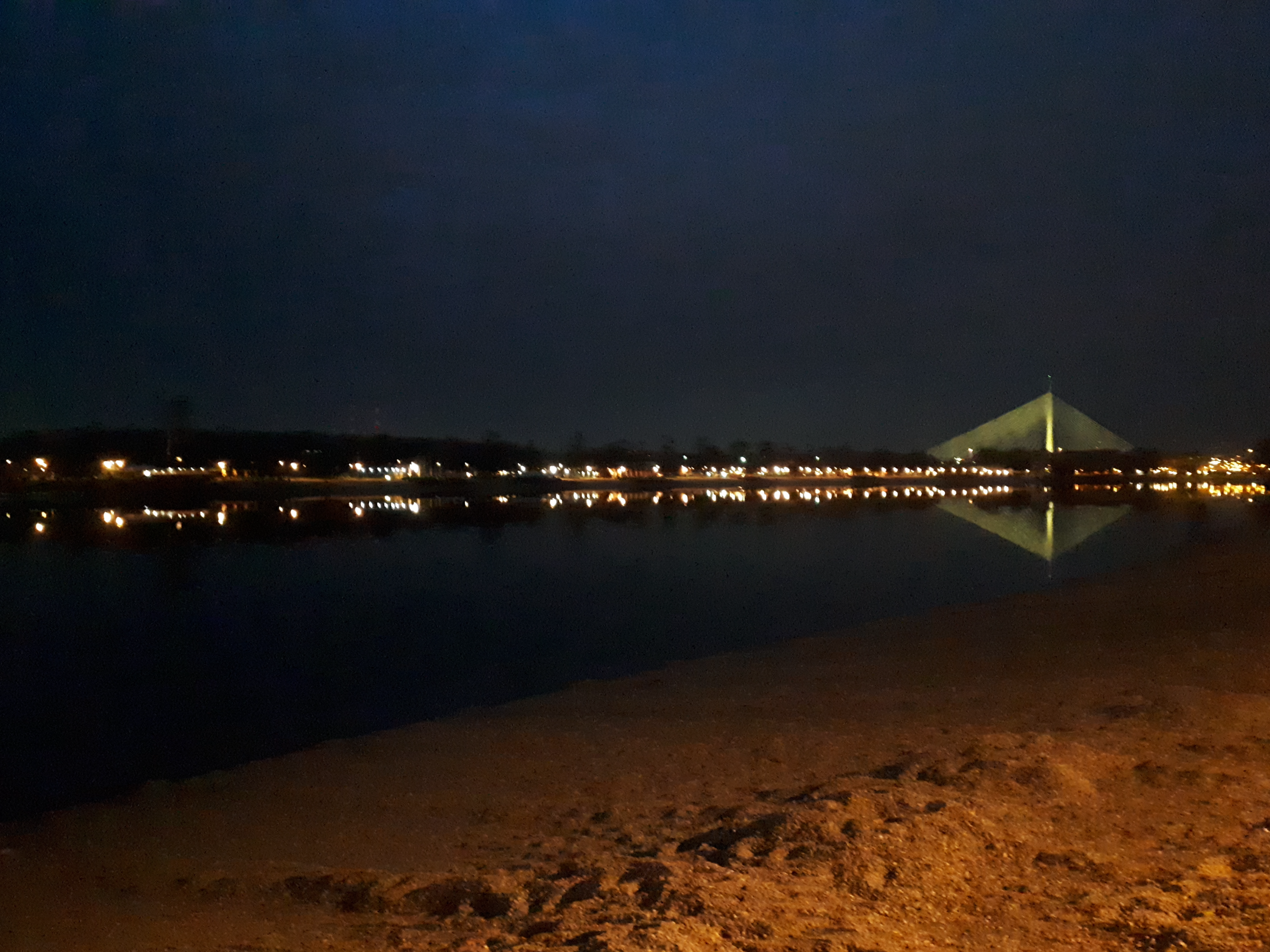 세르비아 베오그라드 도나우 강과 사장교