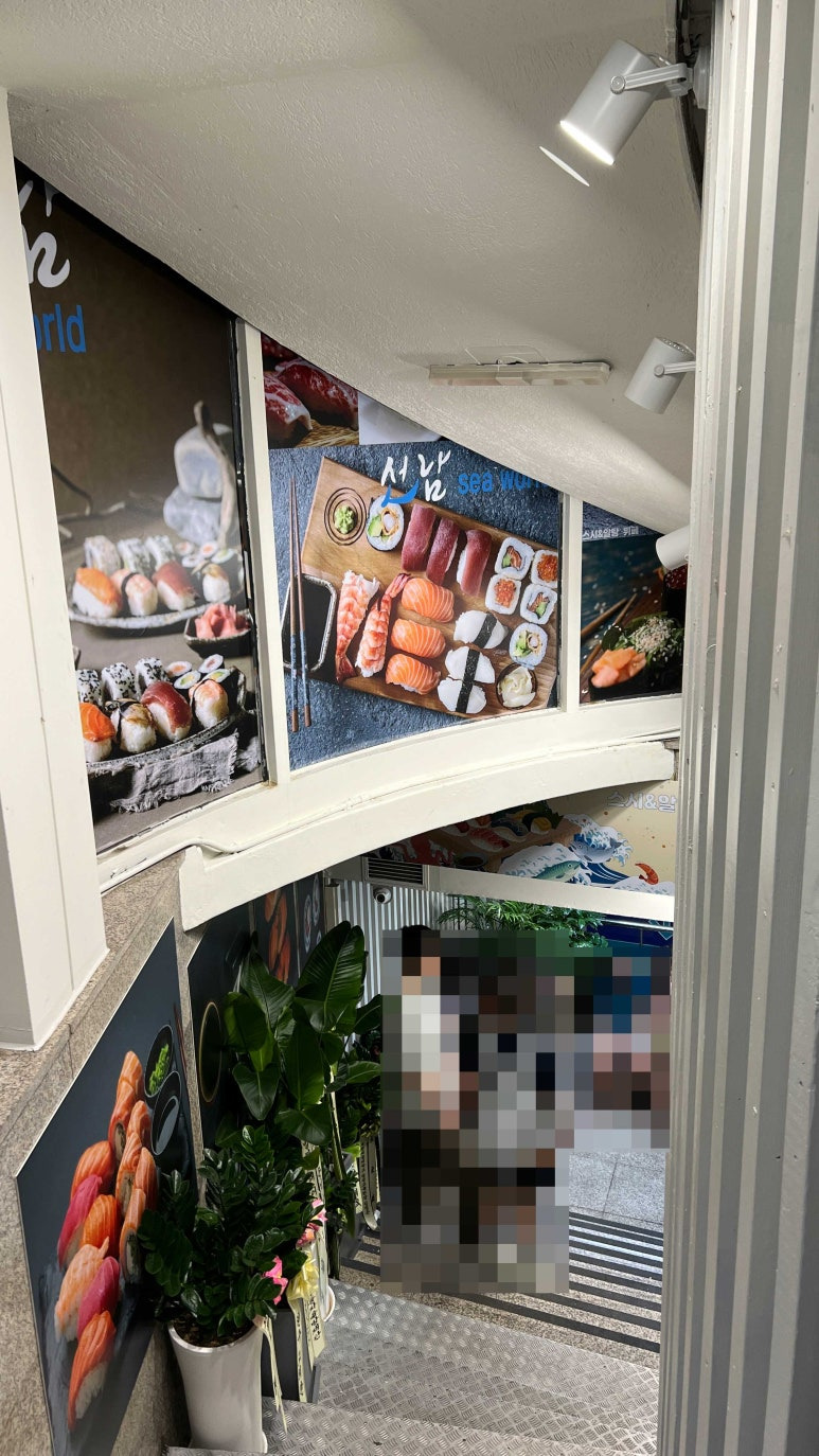 가게 내부로 들어가는 길