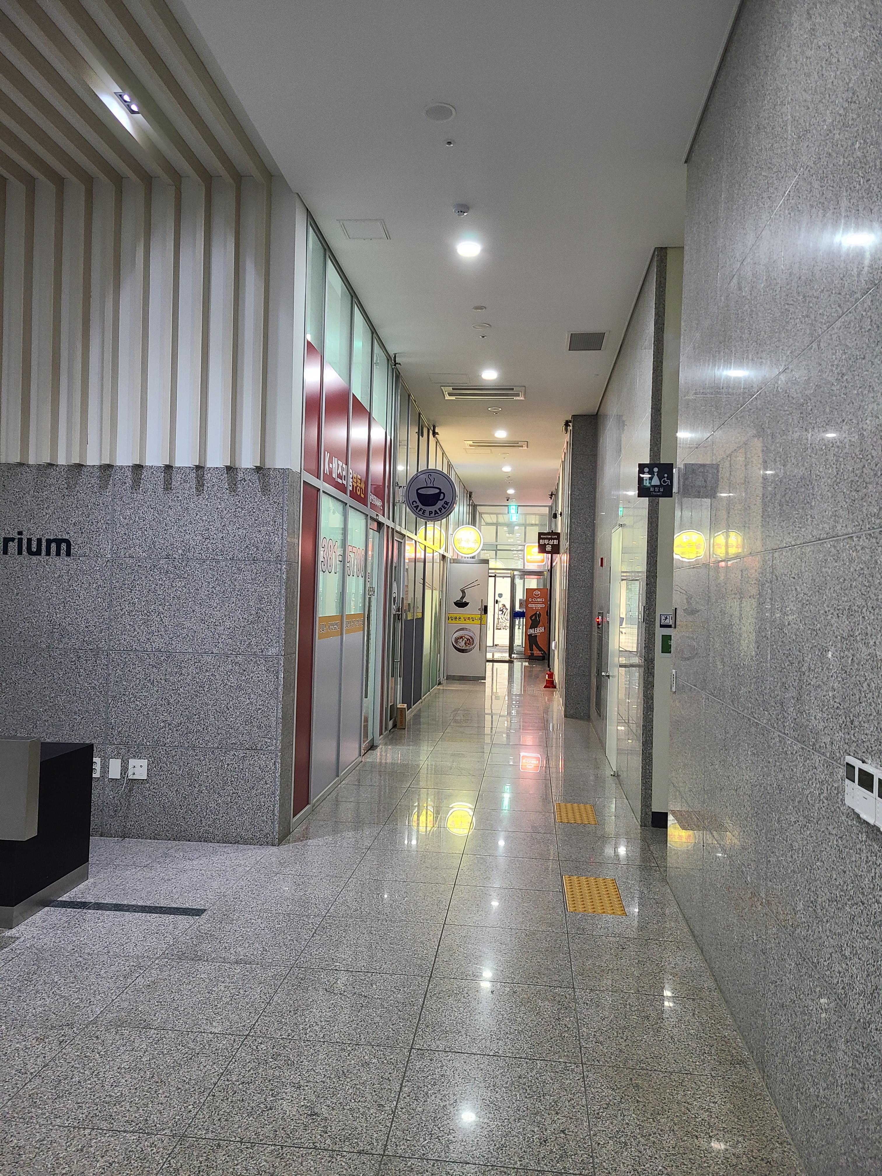 평촌 K비즈리움 1층 내부2