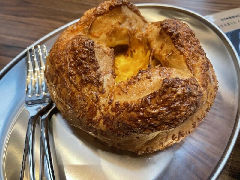 그-중에-제일-맛있었던-펌킨-크림치즈-빵