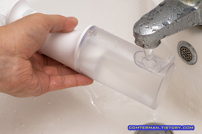 샤오미 구강세정기 MEO-701 사용 중 물보충