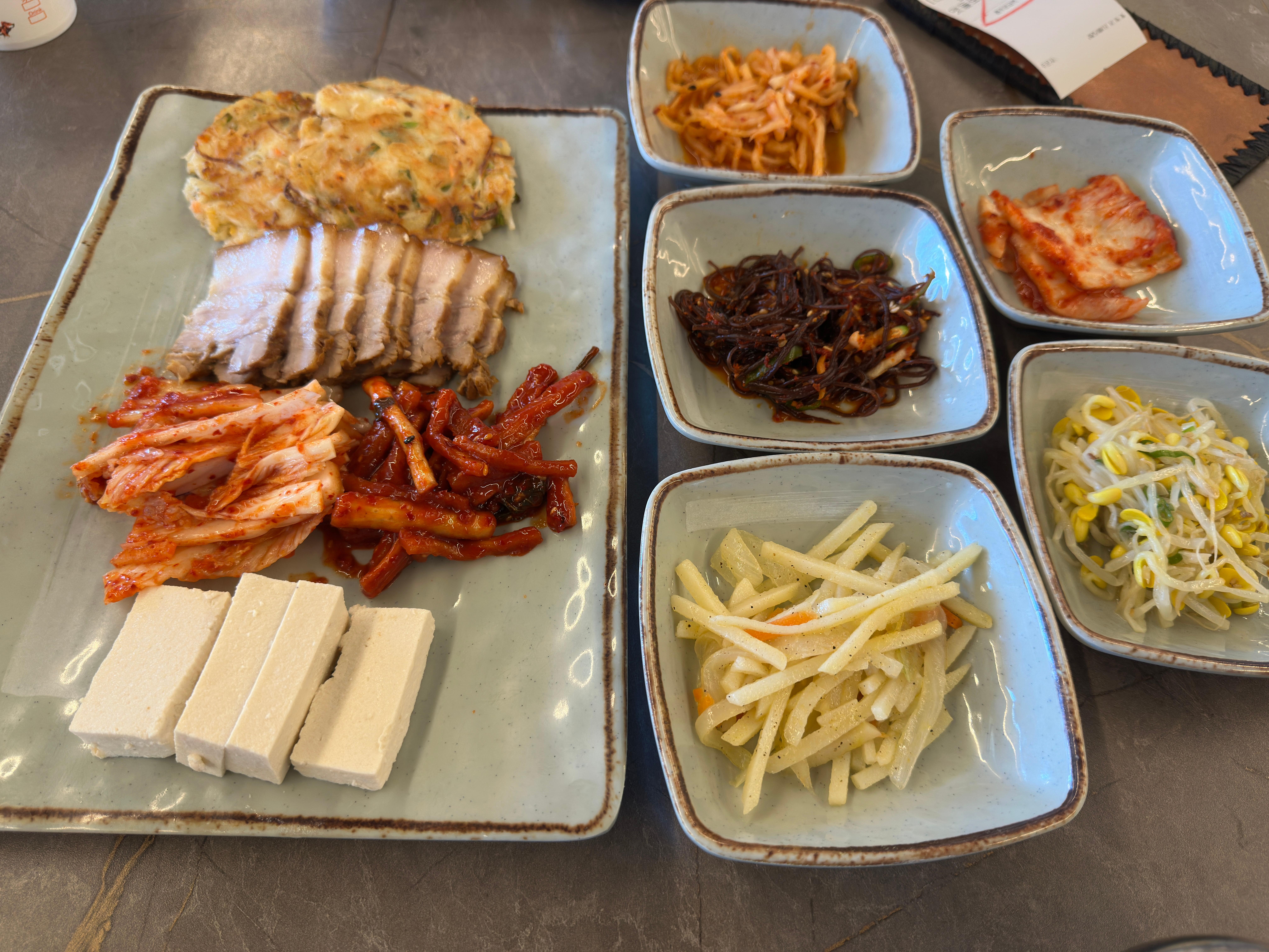 수육 모두부 콩빈대떡