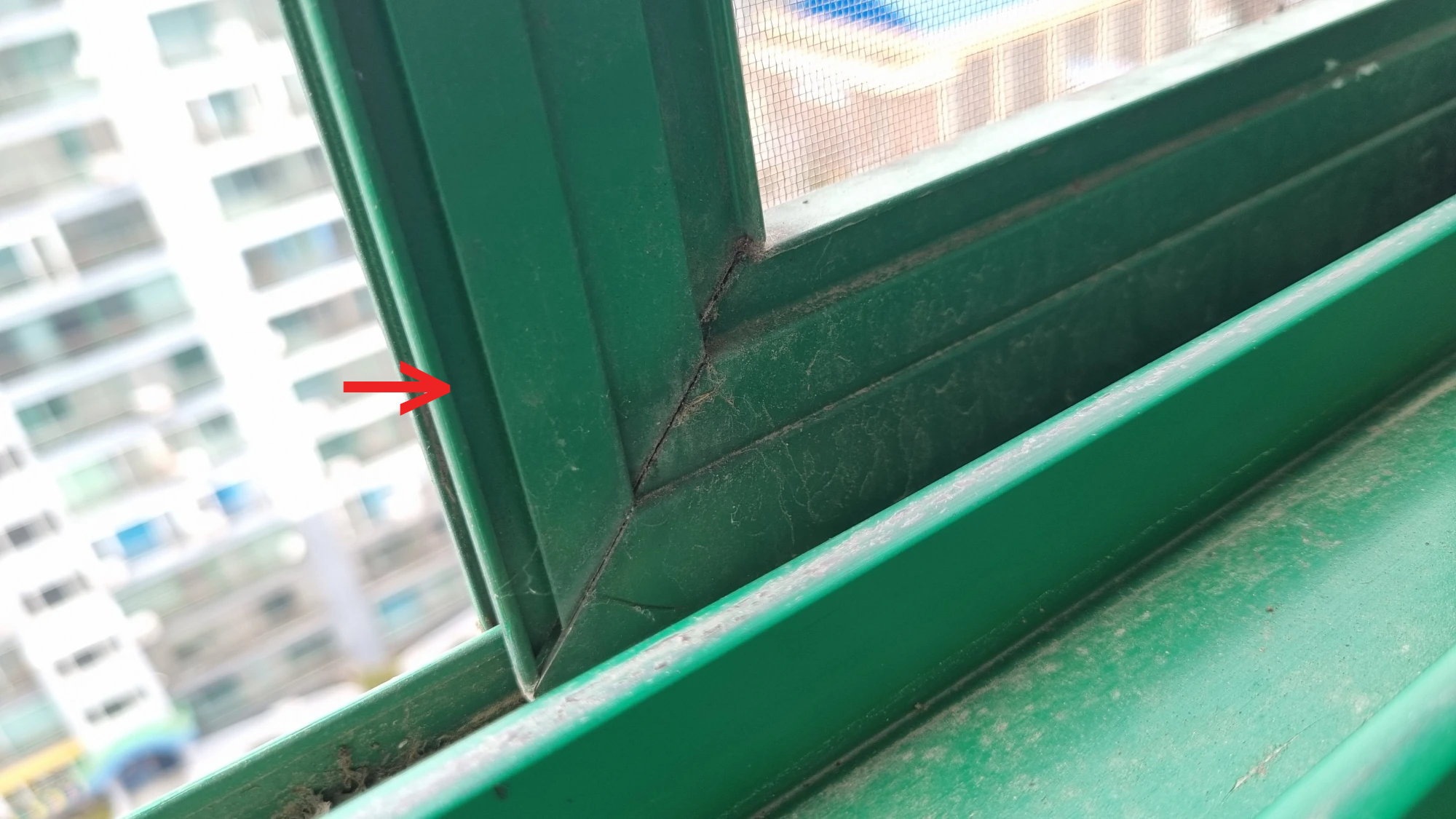 방충망 털 끼우는 곳