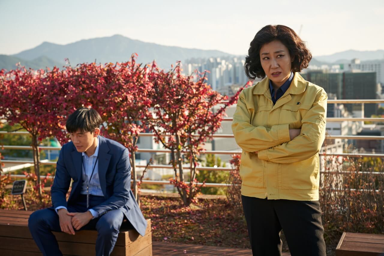 진실의 주둥이가 터져버린 강원도지사 주상숙과 박희철이 고민하는 모습