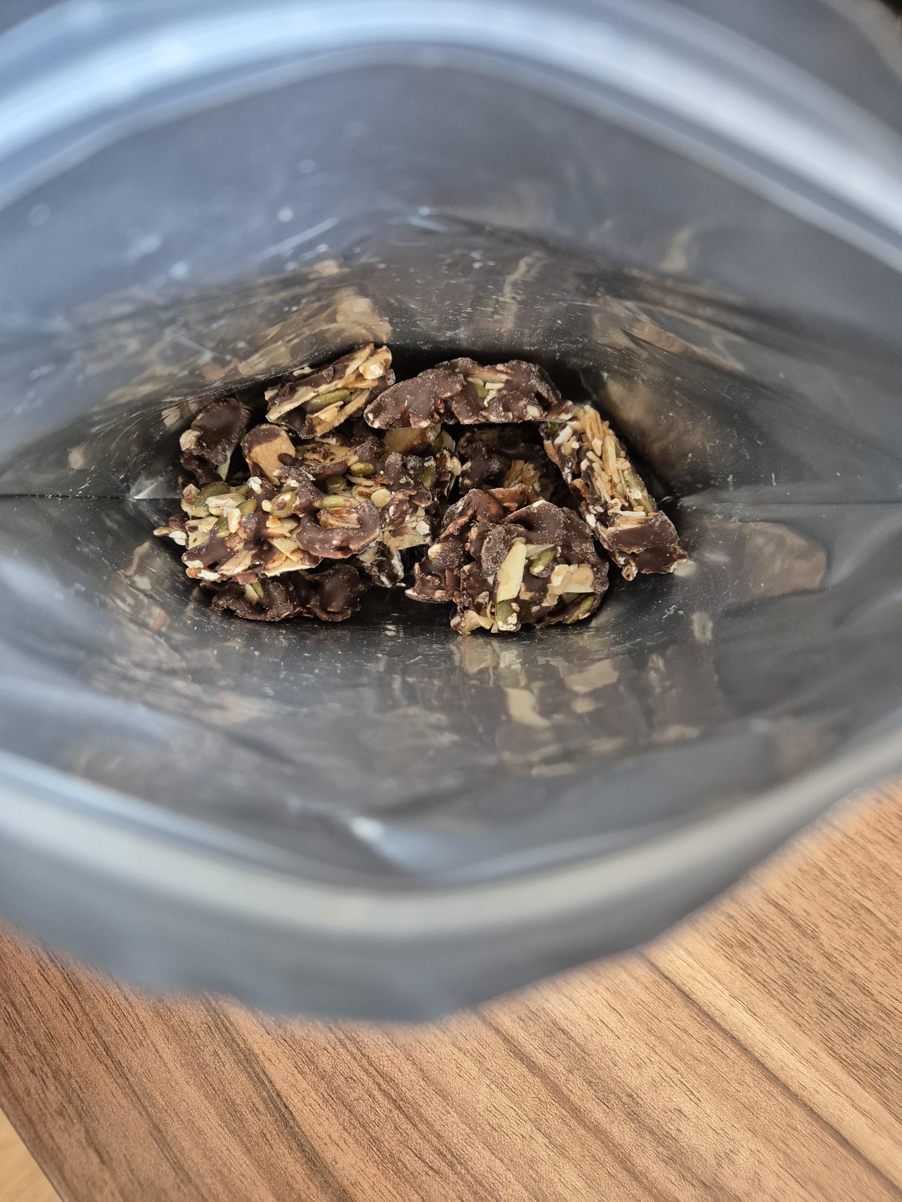 프로틴 너트 클러스터 초코 1봉지 개봉