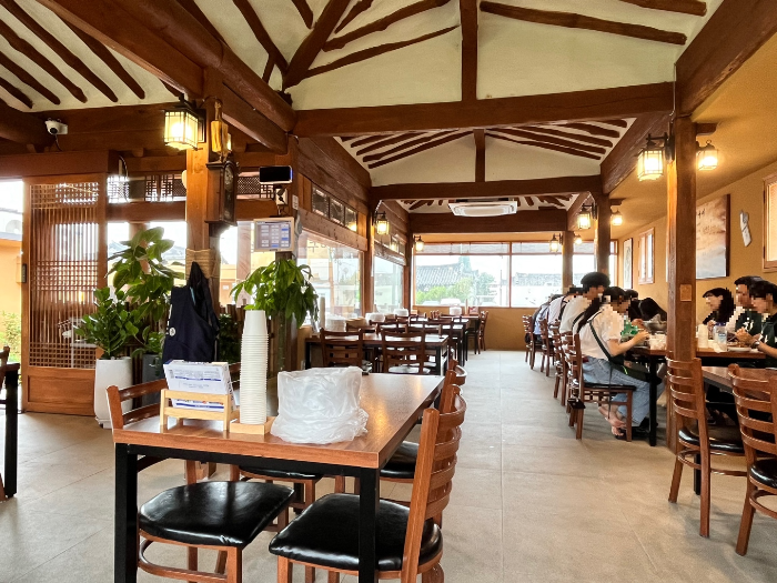 넓고 쾌적한 실내