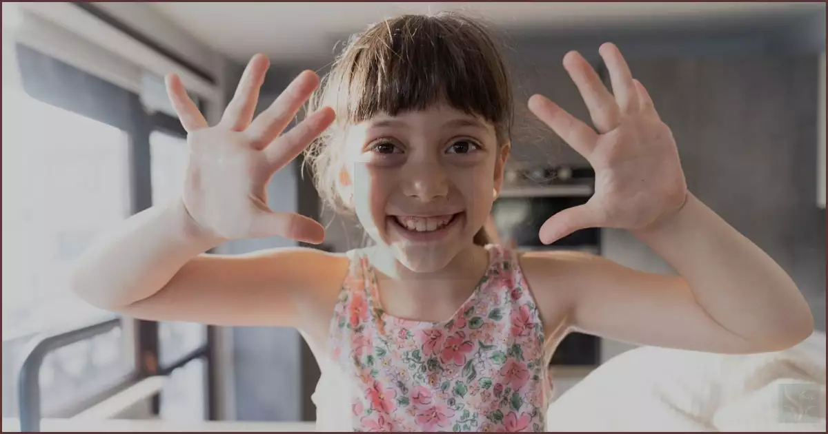 천진난만한 조카 리드야의 웃음