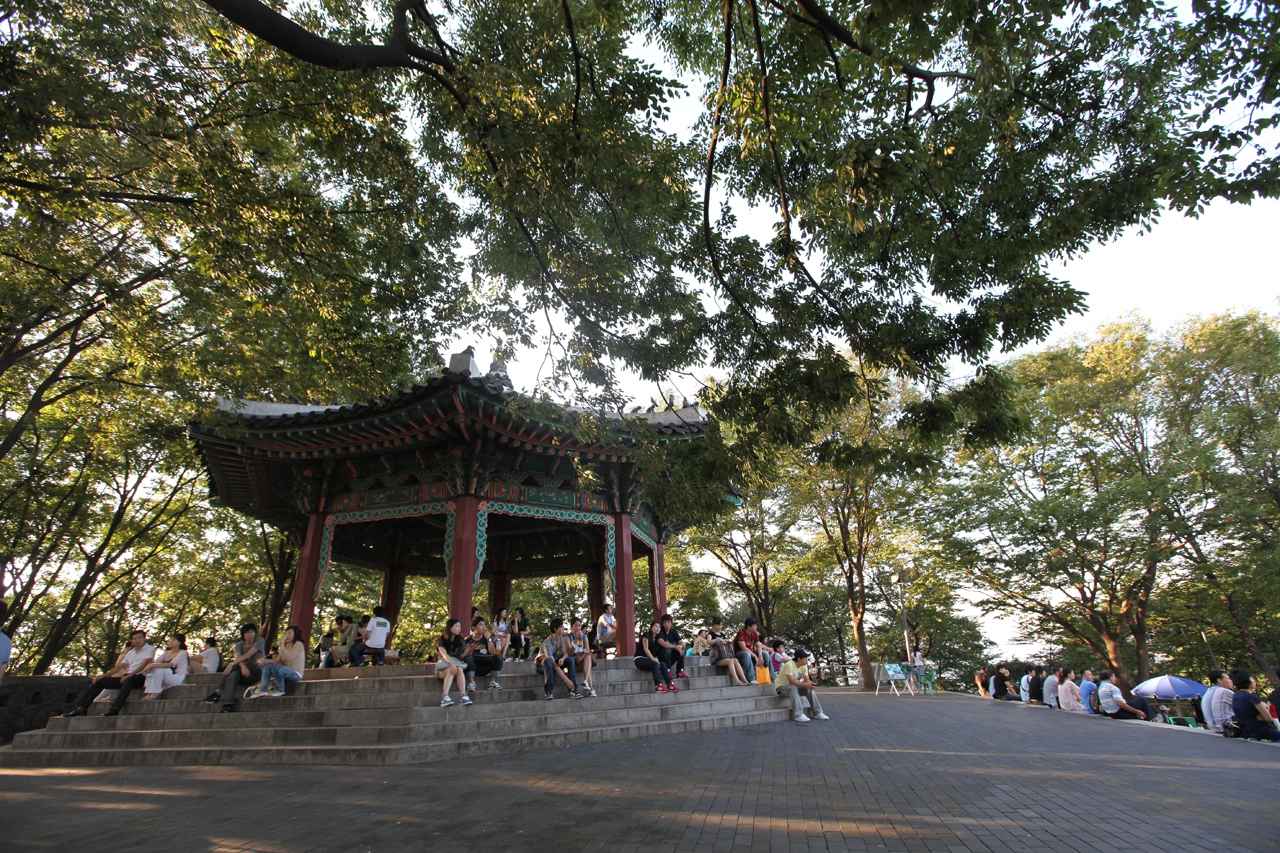 응봉산 팔각정