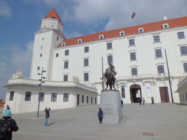 슬로바키아 브라티슬라바 성과 동상