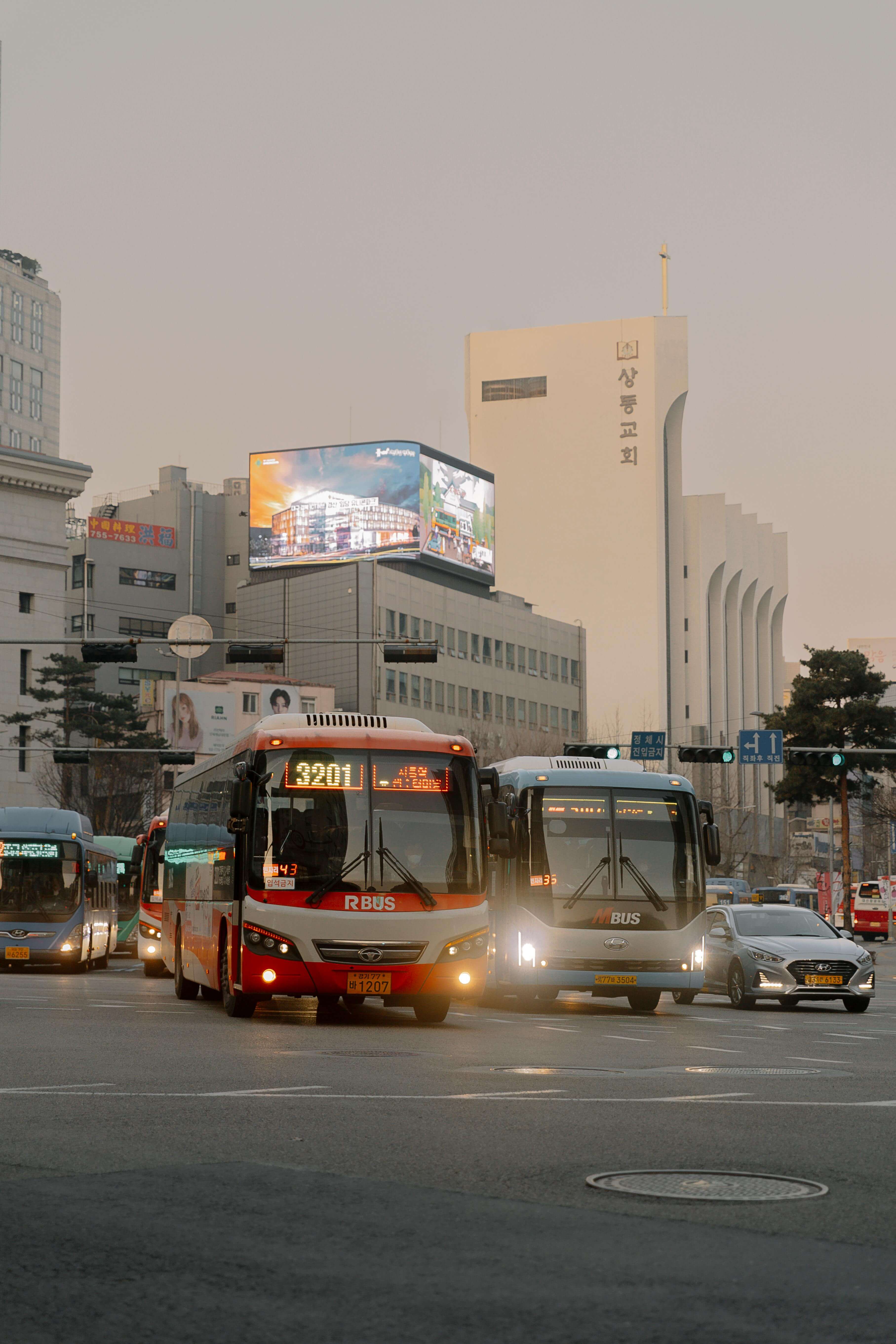 제헌절의-공휴일을-폐지한-이유와-뜻과-의미-노래에-대해서-알아보는-사진