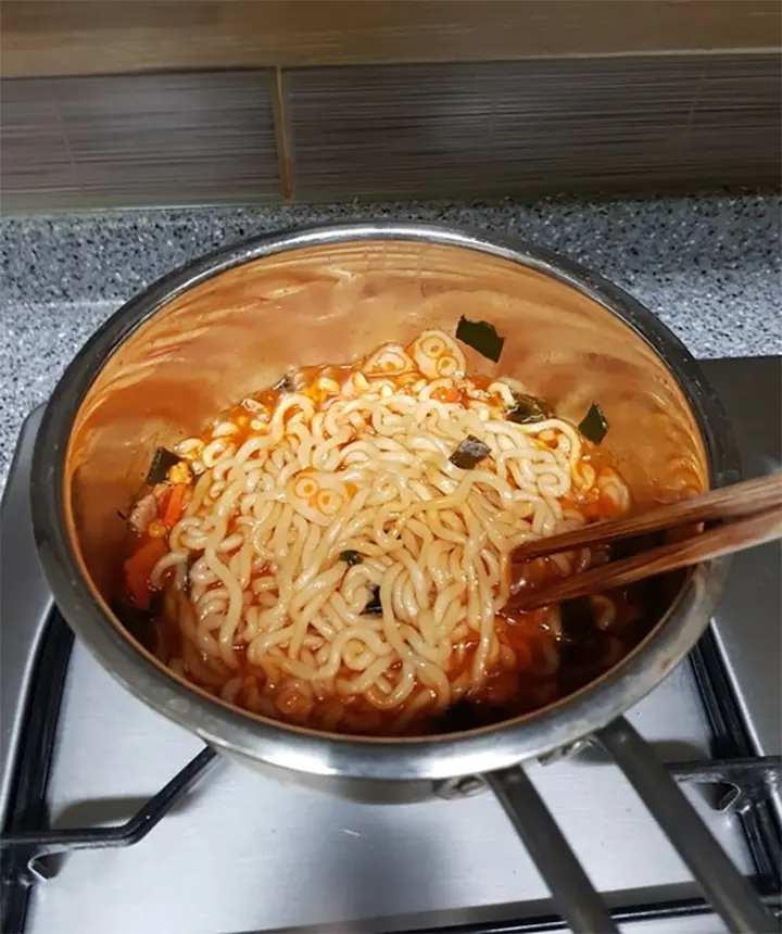 너구리 후레이크 속 건더기, 진짜 고기인가요