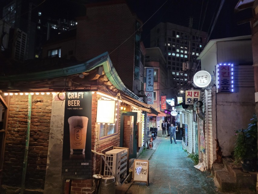 충정로 골목 선어도 외관 야경