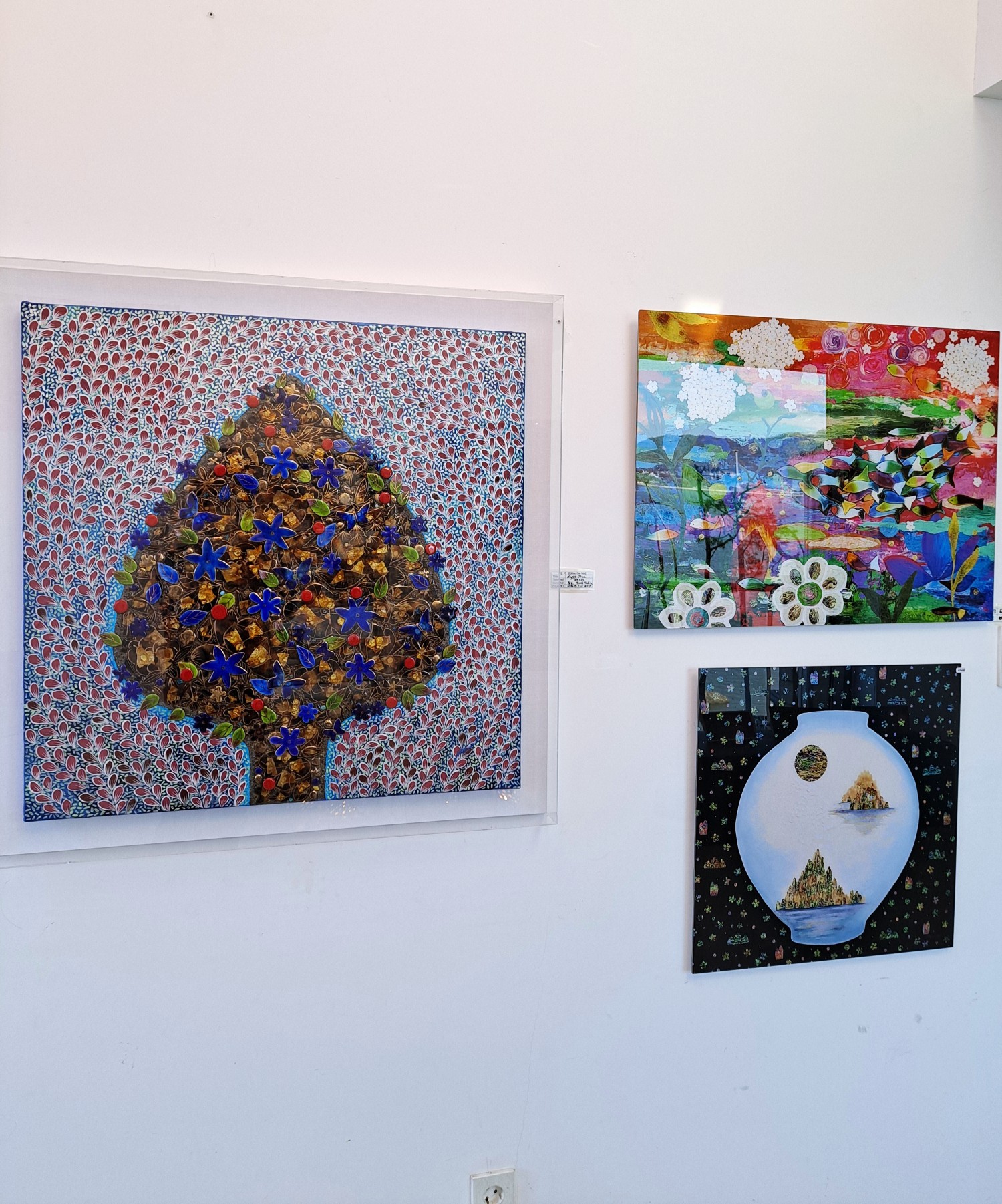 갤러리 안 작품들