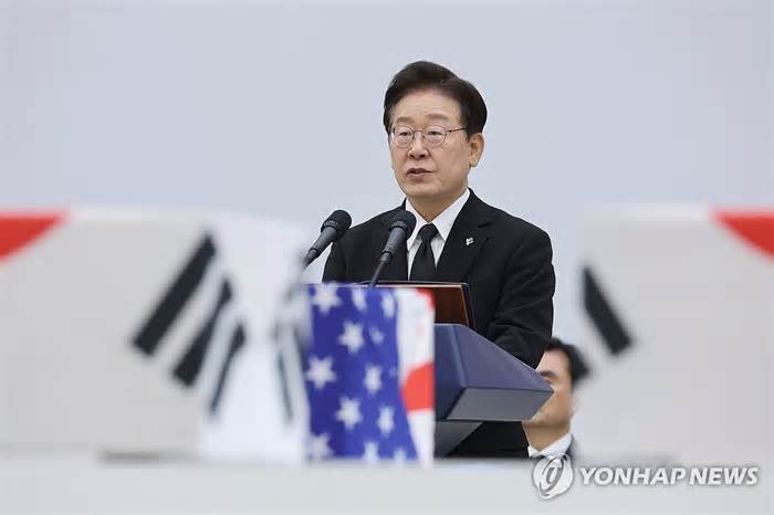 이재명 대통령 유해 - 이재명 대통령 한&middot;미 6&middot;25 전사자 유해 상호 봉환식 참석 이미지