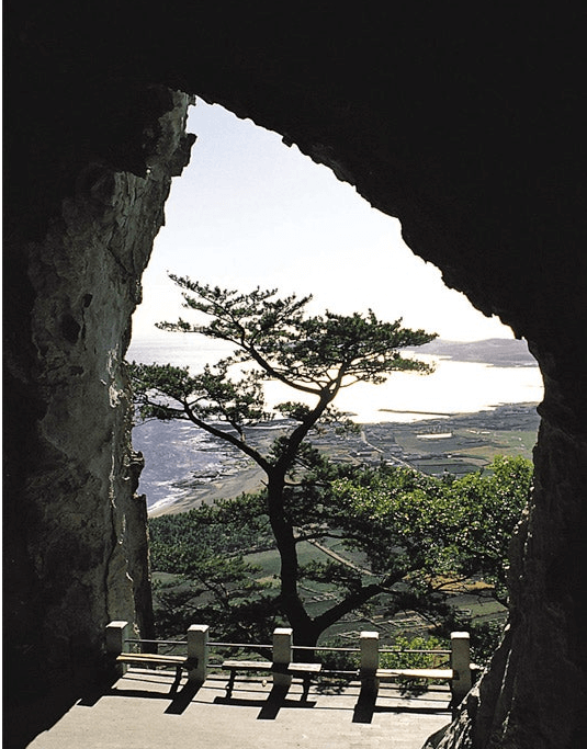산방굴사