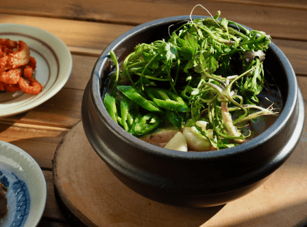 냉이를 곁들인 요리