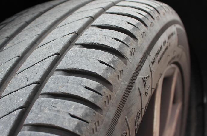 타이어 표기, 사진출처 /pixabay.com