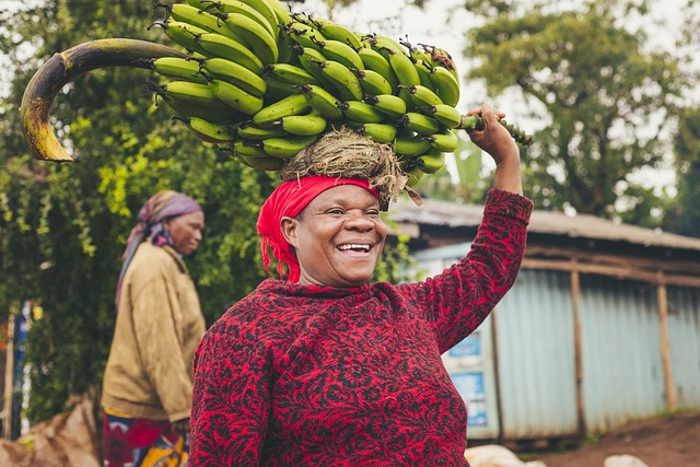 https://cdn.pixabay.com/photo/2019/09/21/09/07/banana-4493420_1280.jpg